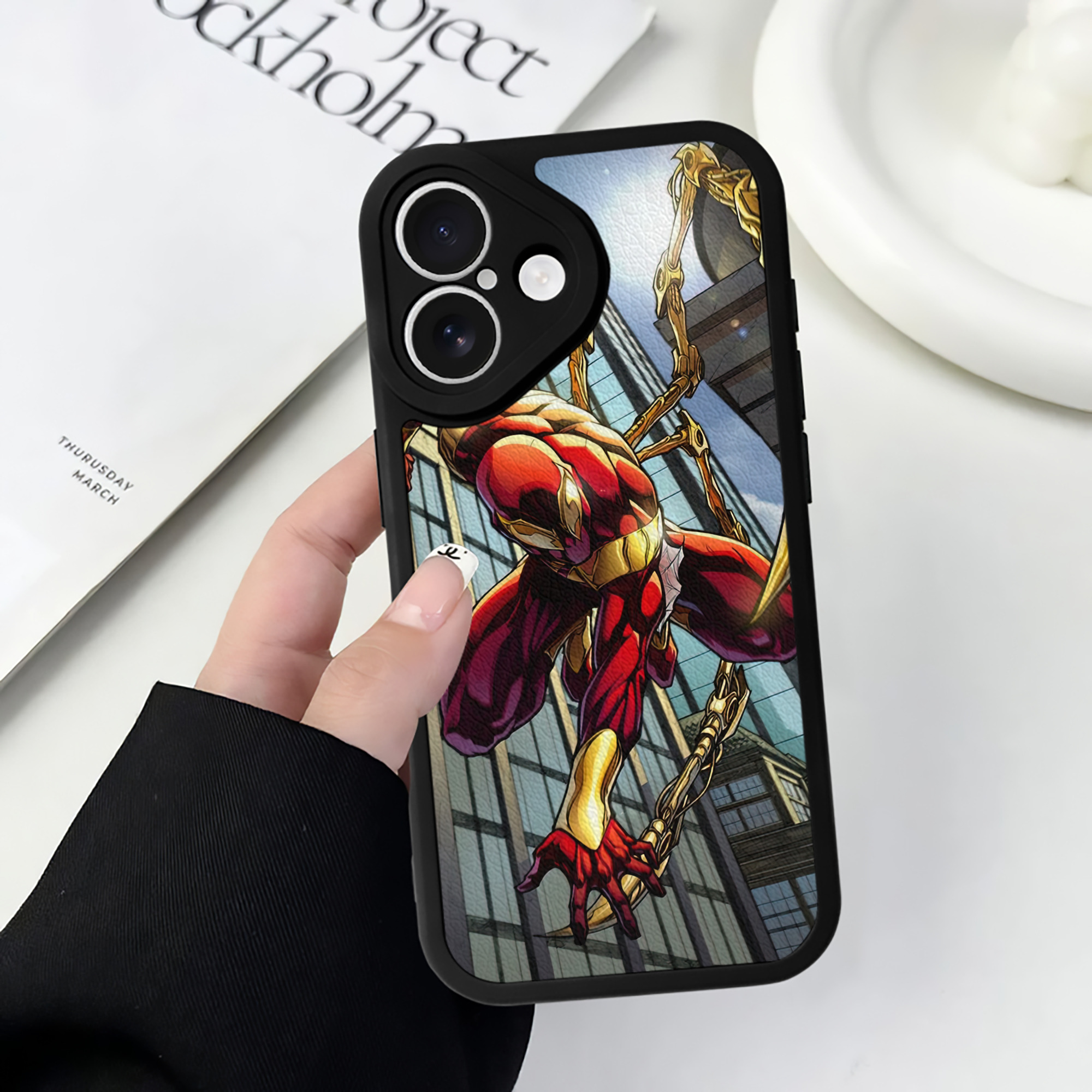 （画像用） Spider Man スパイダーマン 【iPhone 16シリーズ対応】シリコンスマホケース（レザー調） 材質：シリコン